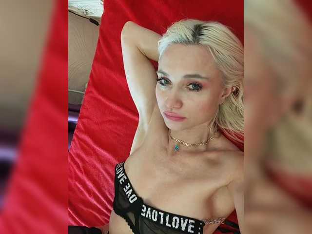  AlinaLoves chat room