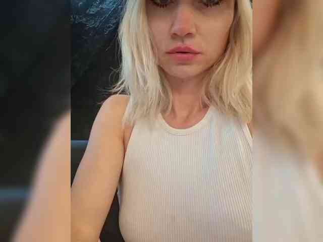 AlinaLoves webcam