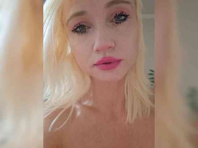 AlinaLoves webcam