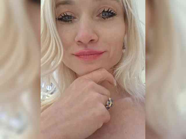 AlinaLoves webcam