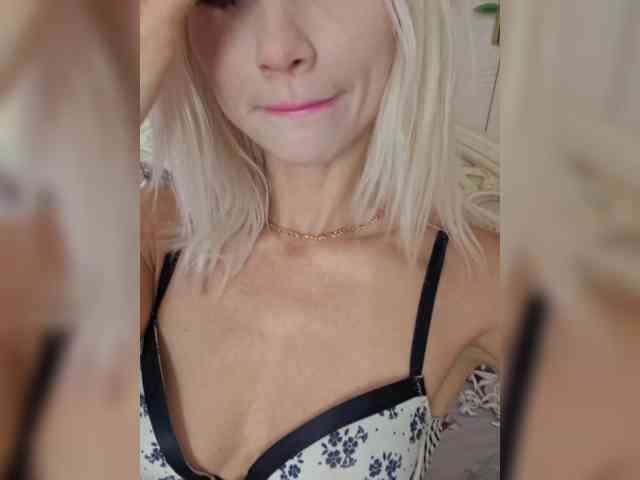 AlinaLoves webcam