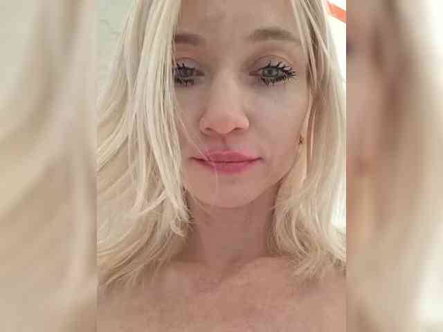 AlinaLoves webcam