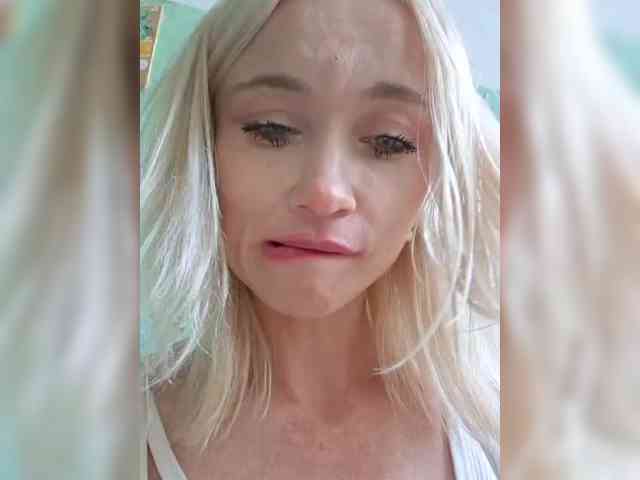 AlinaLoves webcam