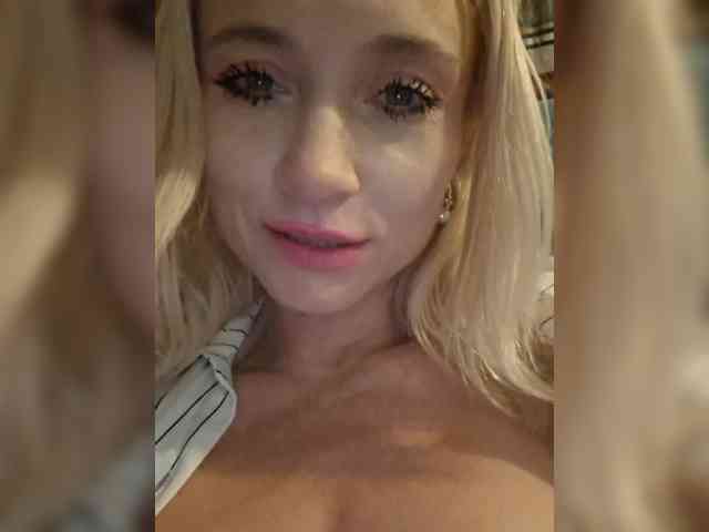 AlinaLoves webcam