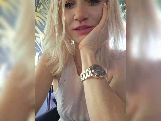 AlinaLoves webcam