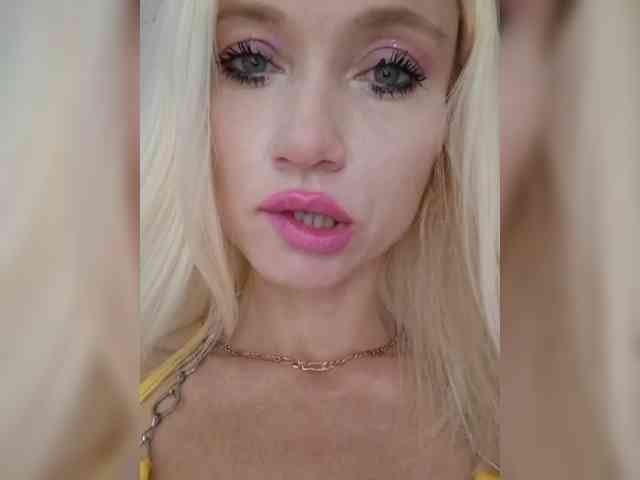 AlinaLoves webcam