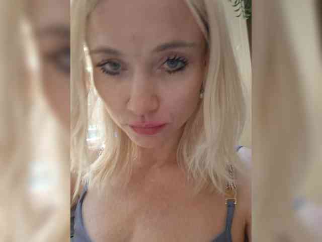 AlinaLoves webcam