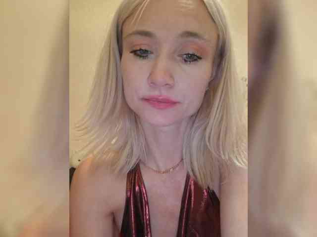 AlinaLoves Live Webcam on BongaCams