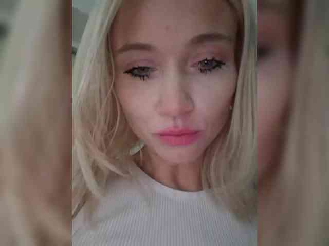 AlinaLoves webcam