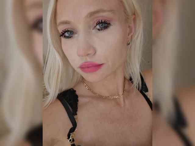 AlinaLoves Live Webcam on BongaCams