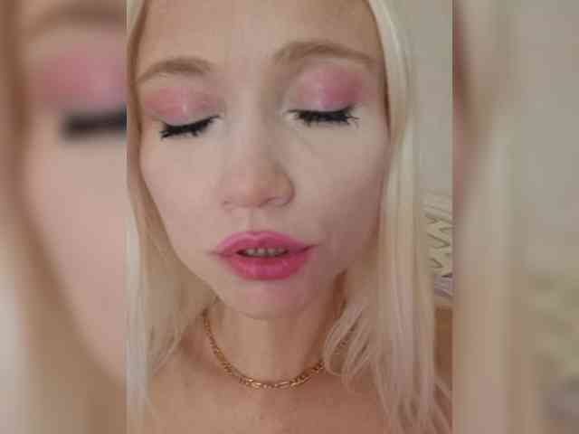 AlinaLoves Live Webcam on BongaCams