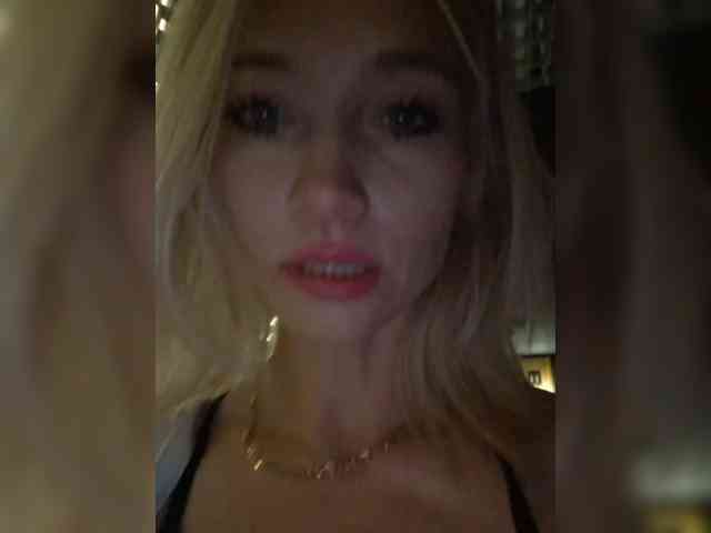 AlinaLoves webcam