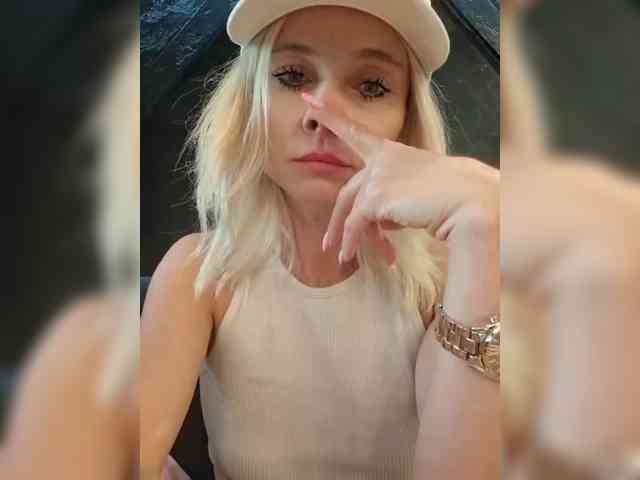 AlinaLoves webcam