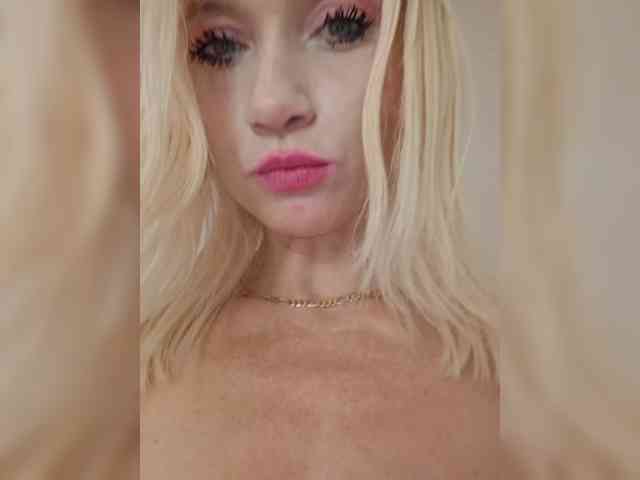 AlinaLoves webcam