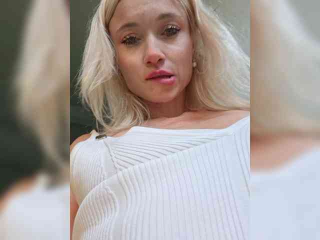 AlinaLoves webcam