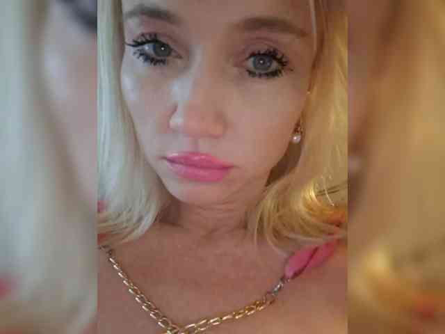 AlinaLoves webcam