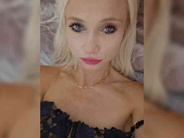 AlinaLoves webcam