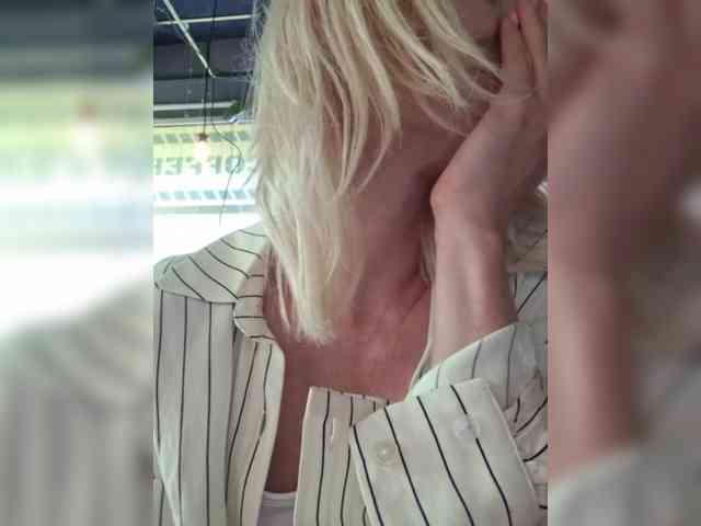 AlinaLoves webcam