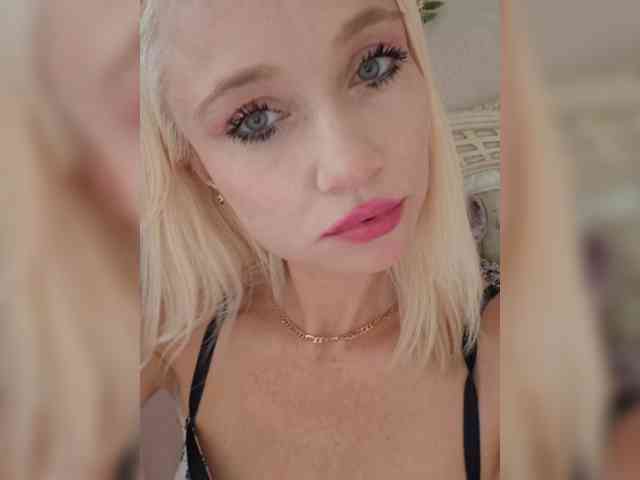 AlinaLoves webcam