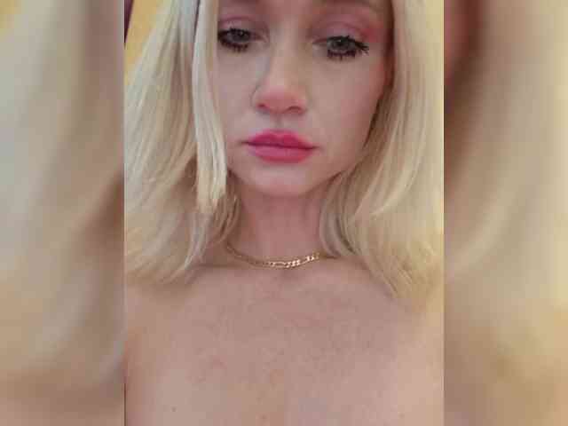 AlinaLoves webcam