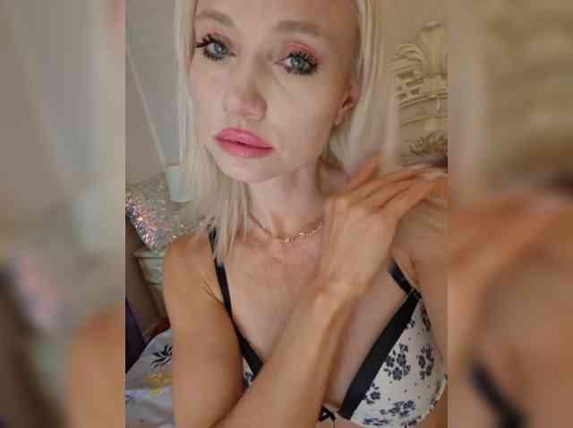 AlinaLoves webcam
