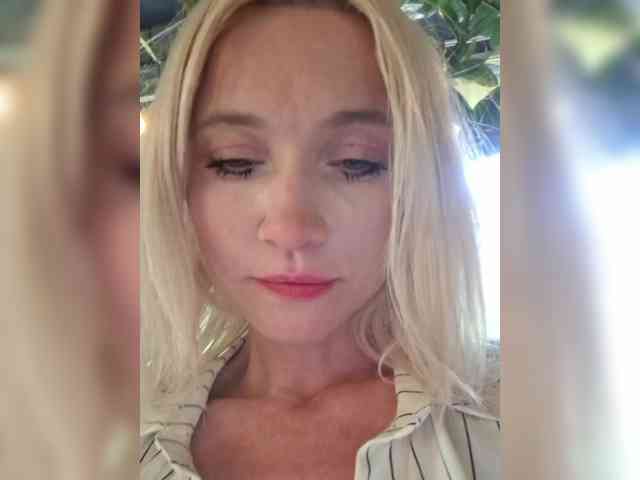 AlinaLoves webcam