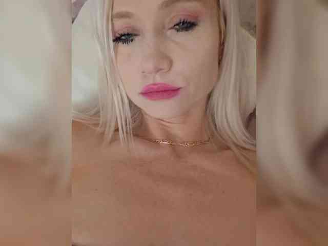 AlinaLoves webcam