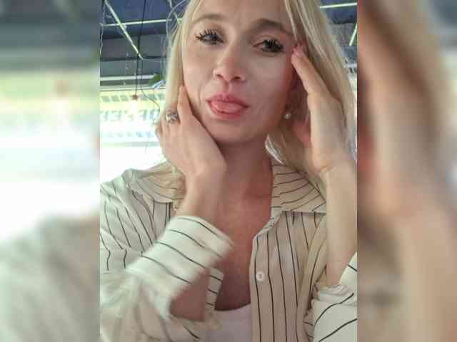 AlinaLoves webcam