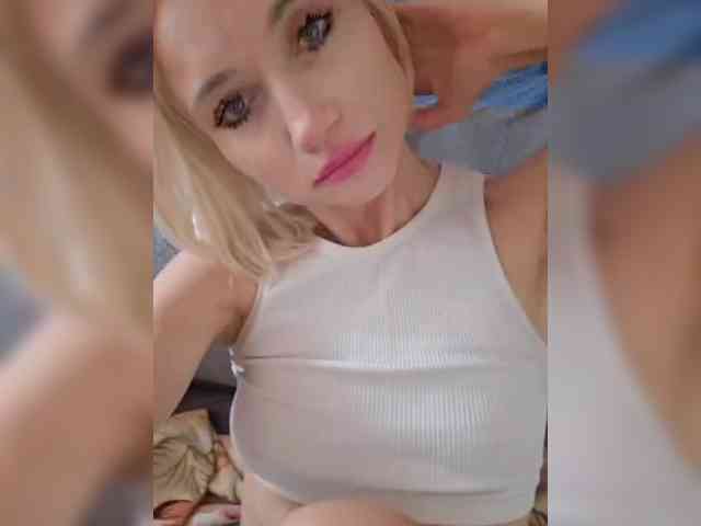AlinaLoves webcam