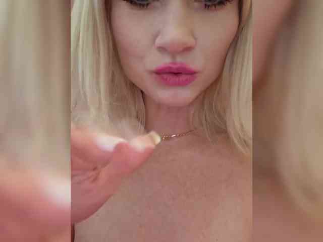 AlinaLoves webcam