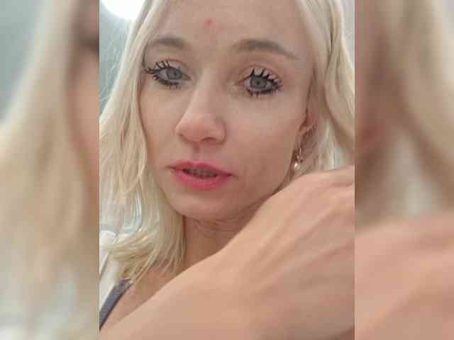 AlinaLoves webcam