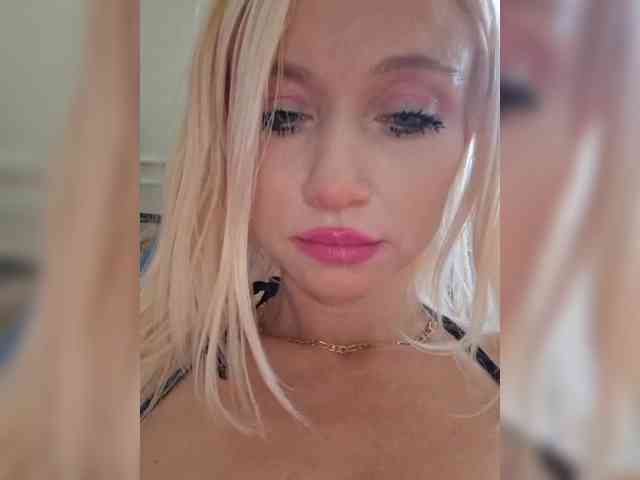 AlinaLoves webcam