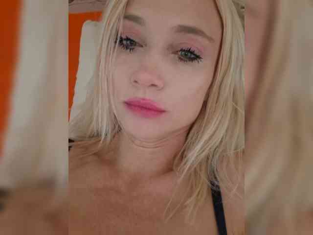 AlinaLoves webcam