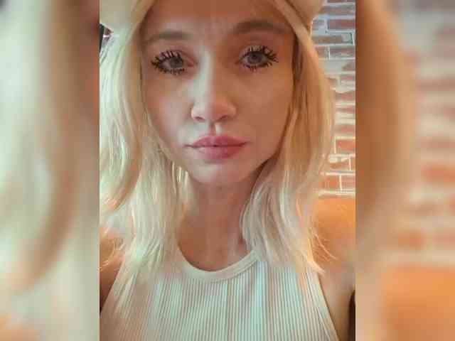 AlinaLoves webcam