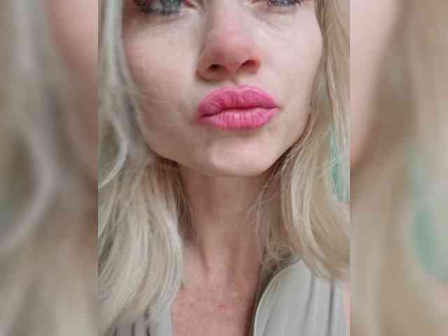 AlinaLoves webcam