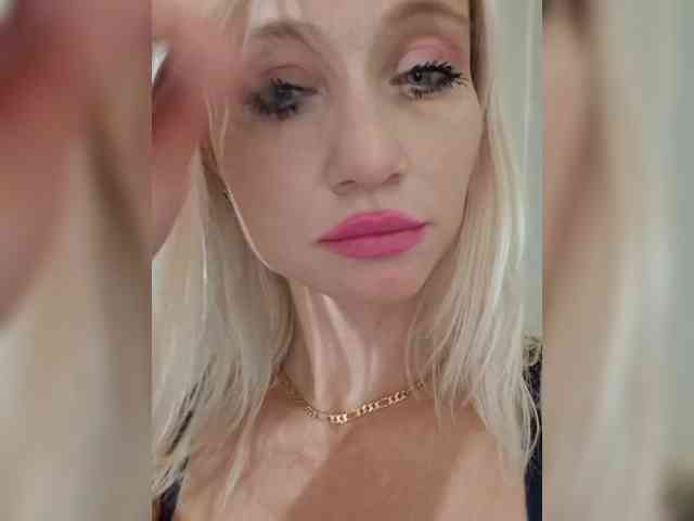 AlinaLoves webcam