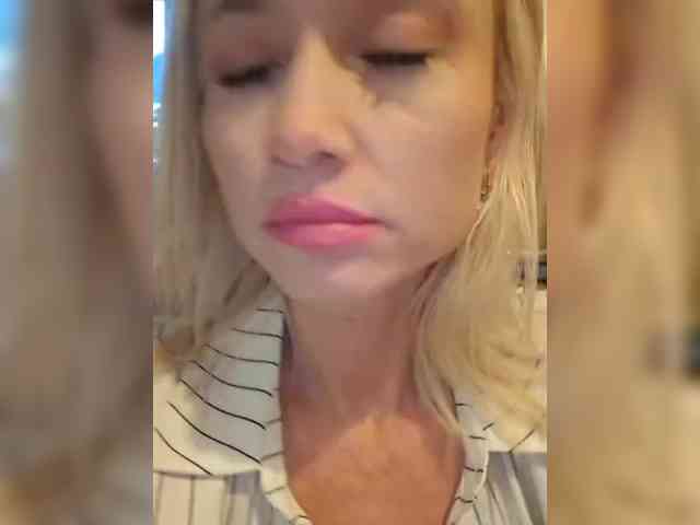 AlinaLoves webcam