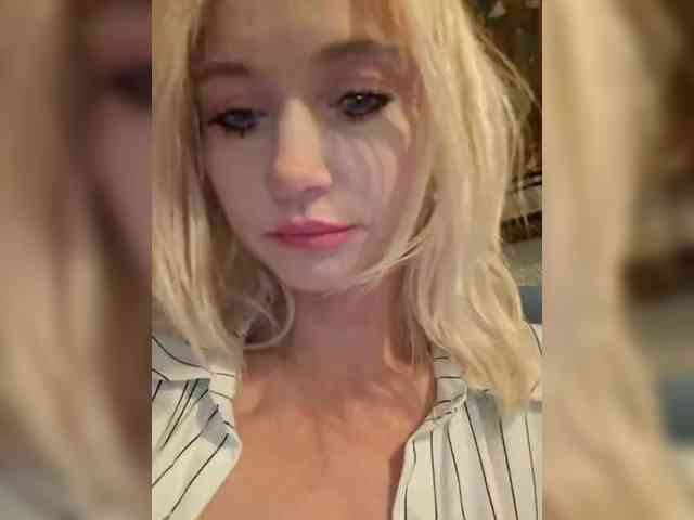 AlinaLoves webcam