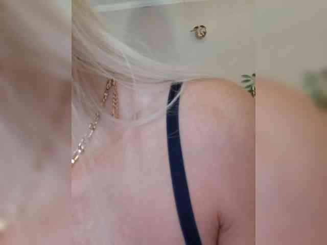AlinaLoves webcam