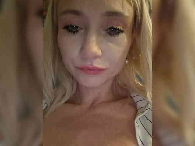 AlinaLoves webcam