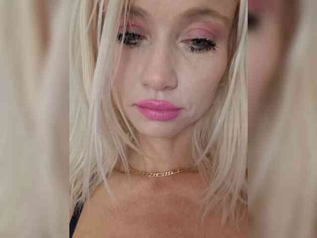 AlinaLoves webcam
