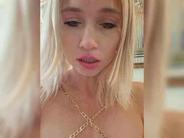 AlinaLoves webcam