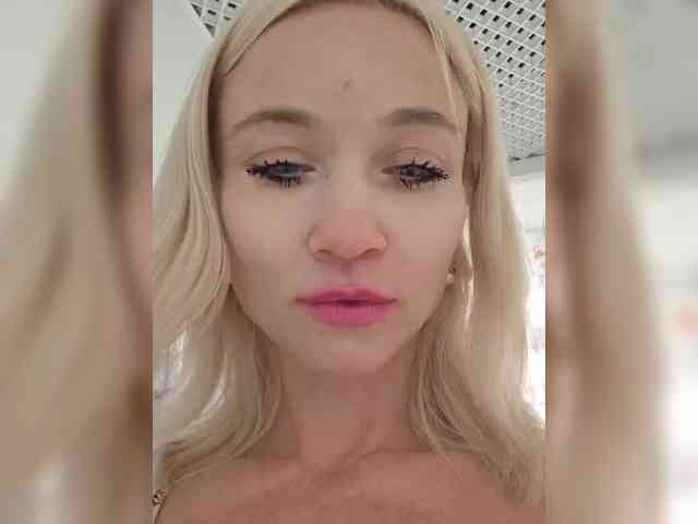 AlinaLoves webcam