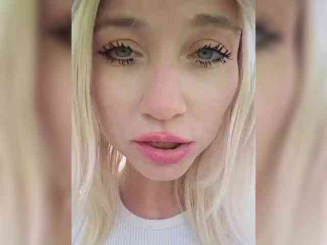 AlinaLoves webcam