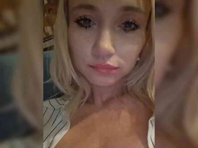 AlinaLoves webcam