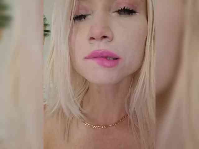 AlinaLoves webcam