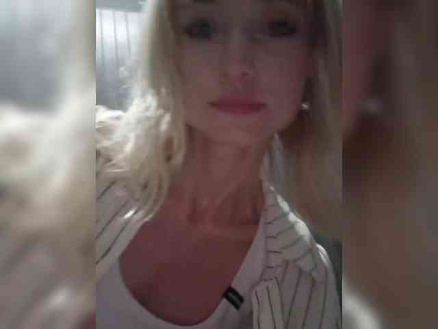AlinaLoves webcam