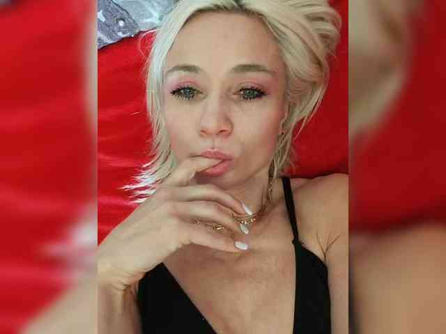 AlinaLoves webcam