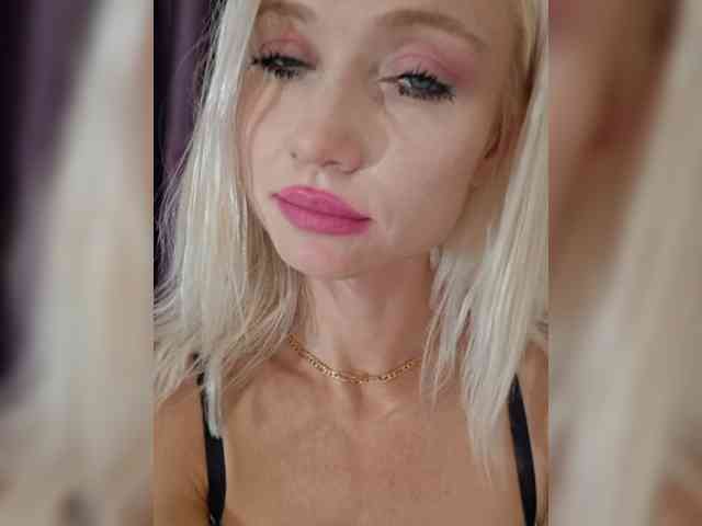 AlinaLoves webcam