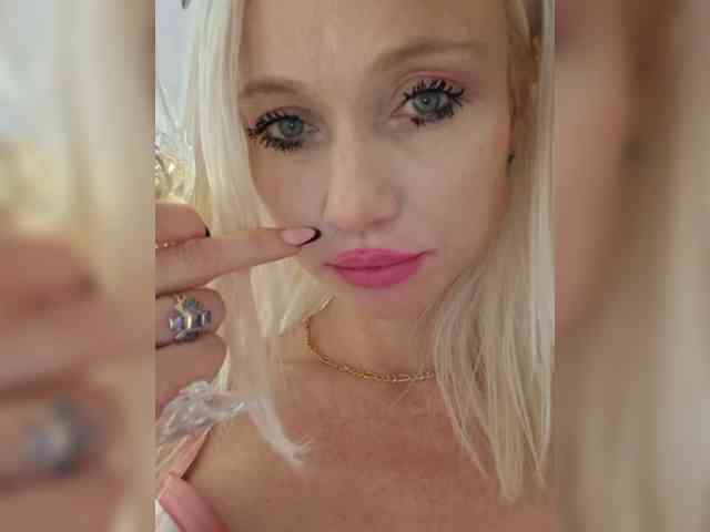 AlinaLoves webcam